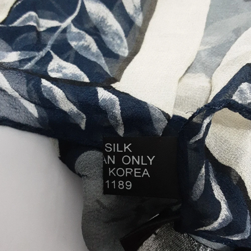 Halston Heritage chic scarf